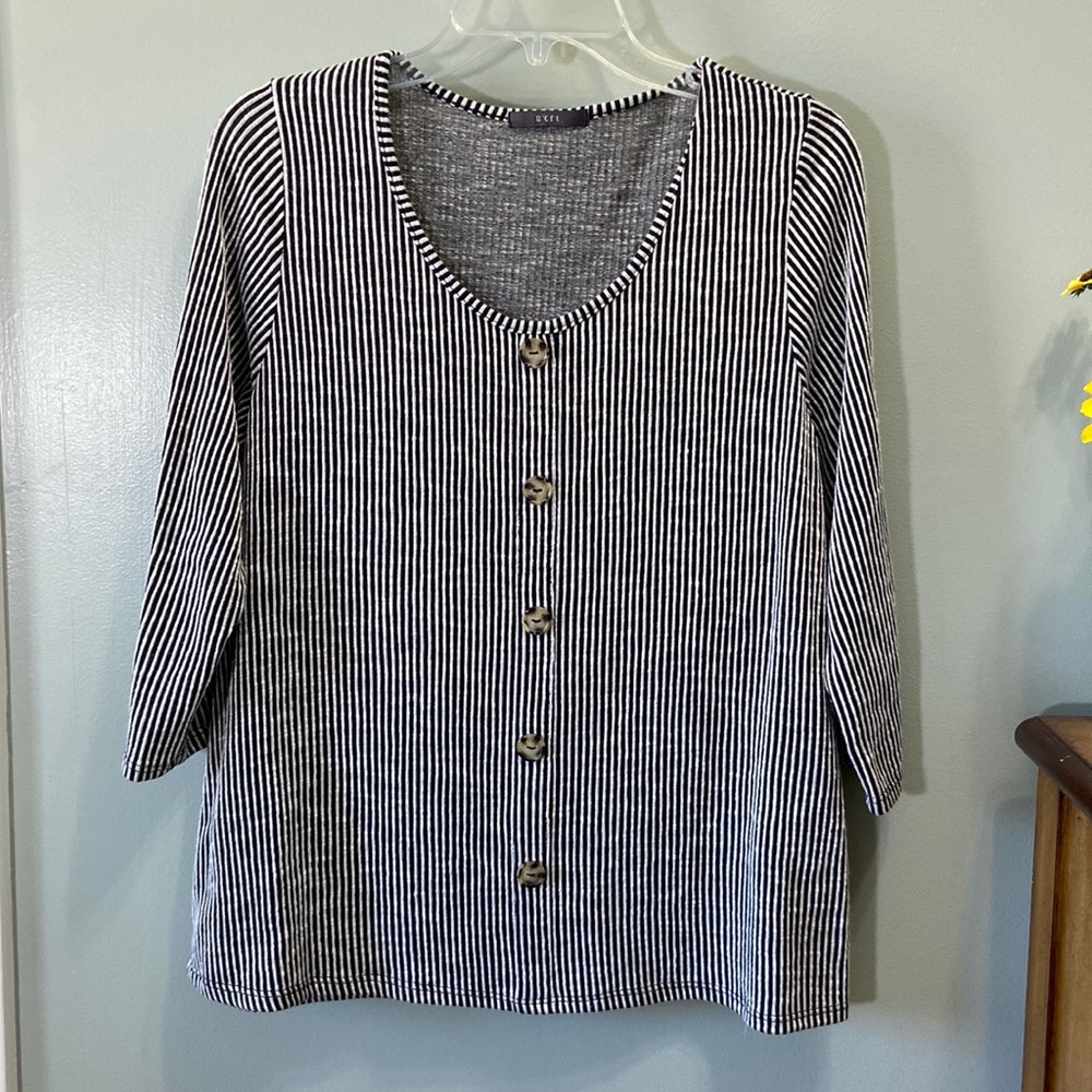 GYFT Women’s Black White Top Size Medium